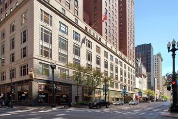 هتل Palmer House A Hilton