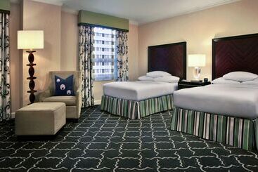 هتل Palmer House A Hilton