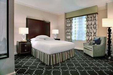 هتل Palmer House A Hilton