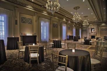 هتل Palmer House A Hilton