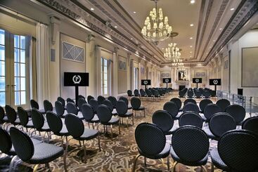 هتل Palmer House A Hilton