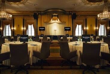 هتل Palmer House A Hilton