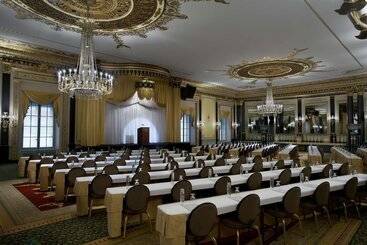 هتل Palmer House A Hilton