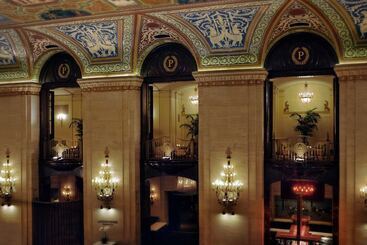 هتل Palmer House A Hilton