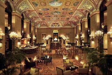 هتل Palmer House A Hilton