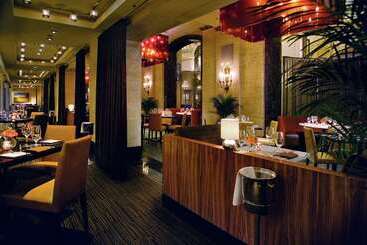 هتل Palmer House A Hilton