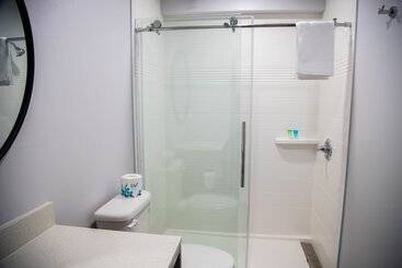 هتل Pico Rivera Inn And Suites