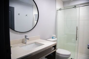 هتل Pico Rivera Inn And Suites