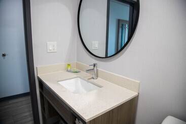 هتل Pico Rivera Inn And Suites