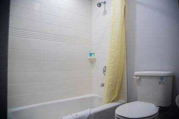 هتل Pico Rivera Inn And Suites