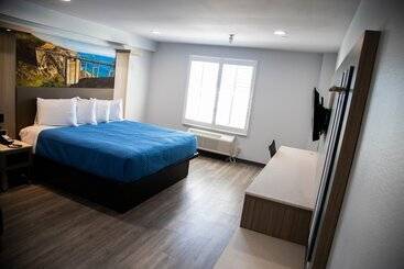 هتل Pico Rivera Inn And Suites