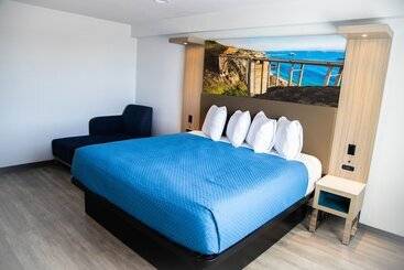 هتل Pico Rivera Inn And Suites