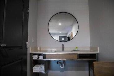 هتل Pico Rivera Inn And Suites