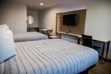 هتل Pico Rivera Inn And Suites