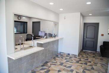 هتل Pico Rivera Inn And Suites