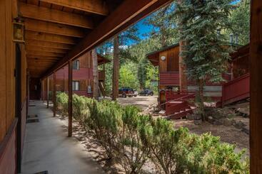 هتل Ponderosa Lodge