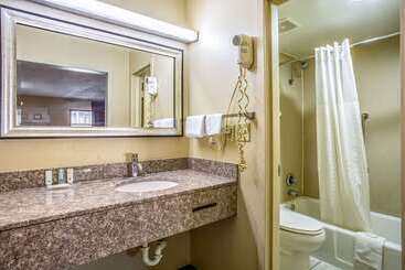 هتل Quality Inn
