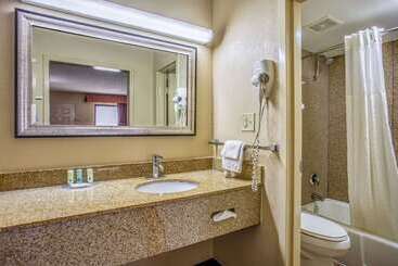 هتل Quality Inn