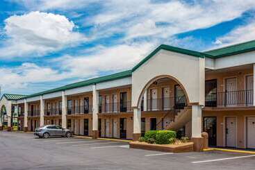 هتل Quality Inn