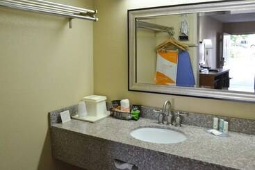 هتل Quality Inn