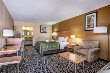 هتل Quality Inn