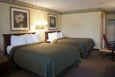 فندق Quality Inn Breeze Manor