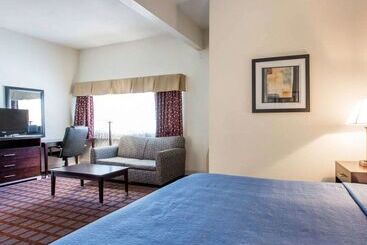 هتل Quality Inn Near Mammoth Mountain Ski Resort