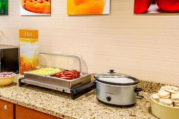 هتل Quality Inn Oakwood