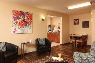 هتل Quality Inn Oakwood