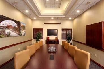 هتل Quality Inn Oakwood
