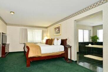 هتل Quality Inn Oakwood