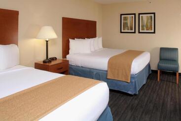 هتل Quality Inn Oakwood