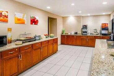 هتل Quality Inn Oakwood