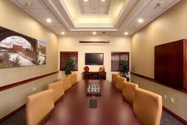 هتل Quality Inn Oakwood