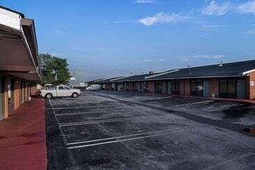هتل Quality Inn & Suites Skyways