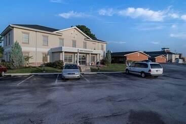 هتل Quality Inn & Suites Skyways