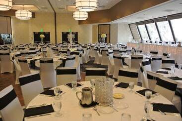 ホテル Radisson Blu  Fargo