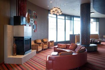 Radisson Hotel Duluth Harborview
