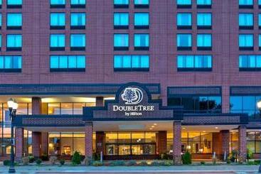 בית מלון כפרי Doubletree By Hilton Lansing