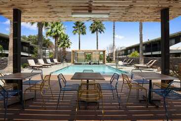هتل Ramada By Wyndham Del Rio