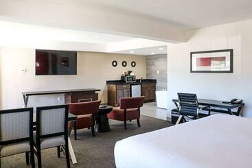 هتل Ramada By Wyndham Del Rio