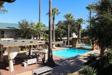 هتل Ramada By Wyndham Del Rio