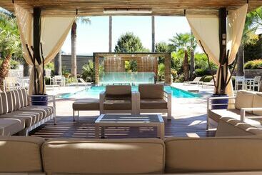 هتل Ramada By Wyndham Del Rio