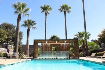 هتل Ramada By Wyndham Del Rio
