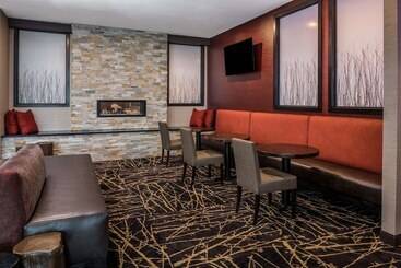 Отель Ramada By Wyndham Grand Forks