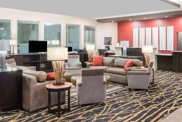 Отель Ramada By Wyndham Grand Forks
