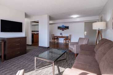 هتل Ramada By Wyndham Juneau