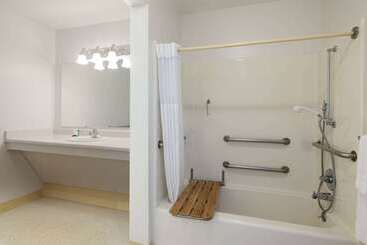 هتل Ramada By Wyndham Juneau