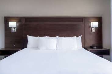 هتل Ramada By Wyndham Juneau