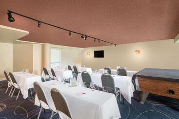 هتل Ramada By Wyndham Allentown Bethlehem